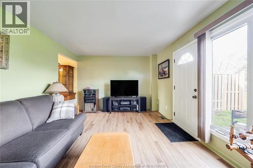 2693 Meadowbrook Lane, Windsor, ON - Indoor Photo Showing Living Room
