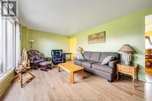 2693 Meadowbrook Lane, Windsor, ON - Indoor Photo Showing Living Room