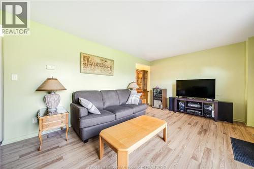 2693 Meadowbrook Lane, Windsor, ON - Indoor Photo Showing Living Room