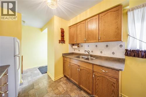 2693 Meadowbrook Lane, Windsor, ON - Indoor Photo Showing Kitchen With Double Sink