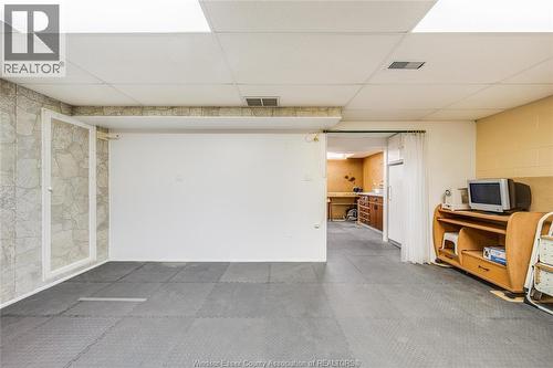 2693 Meadowbrook Lane, Windsor, ON - Indoor