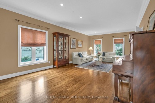 70 English Daisy Court, Vaughan, ON - Indoor Photo Showing Living Room