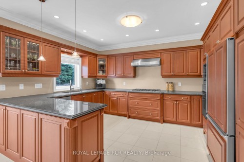 70 English Daisy Court, Vaughan, ON - Indoor Photo Showing Kitchen