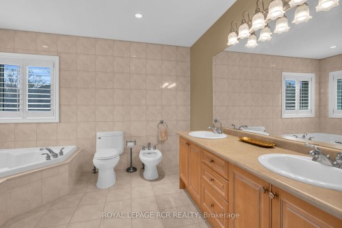70 English Daisy Court, Vaughan, ON - Indoor Photo Showing Bathroom