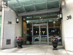 3607 - 30 GRAND TRUNK CRESCENT Toronto, ON M5J 3A4