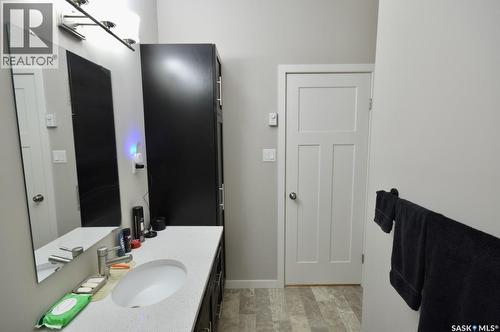 321 545 Hassard Close, Saskatoon, SK - Indoor Photo Showing Bathroom