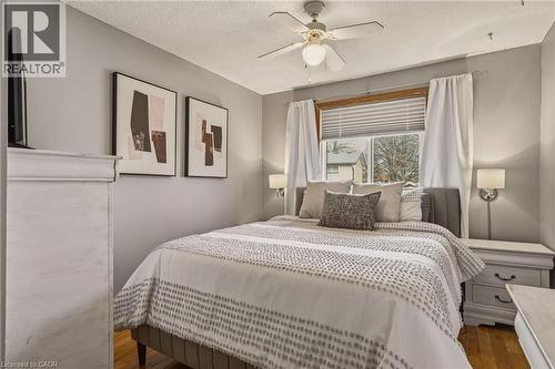 19 Golden Orchard Drive, Hamilton, ON - Indoor Photo Showing Bedroom