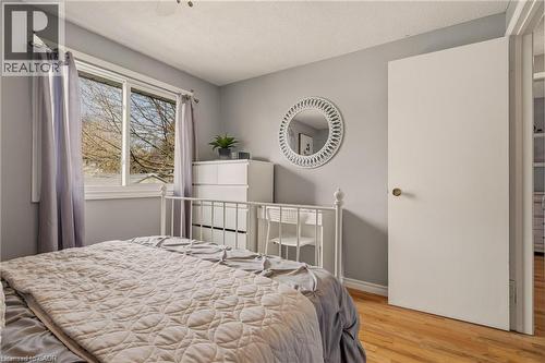 19 Golden Orchard Drive, Hamilton, ON - Indoor Photo Showing Bedroom