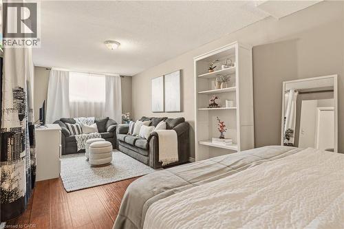 19 Golden Orchard Drive, Hamilton, ON - Indoor Photo Showing Bedroom