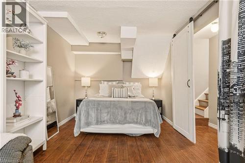 19 Golden Orchard Drive, Hamilton, ON - Indoor Photo Showing Bedroom