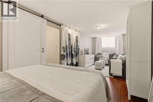 19 Golden Orchard Drive, Hamilton, ON - Indoor Photo Showing Bedroom