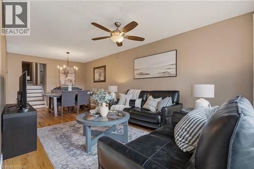 19 Golden Orchard Drive, Hamilton, ON - Indoor Photo Showing Living Room