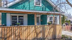 Delightful covered verandah - 