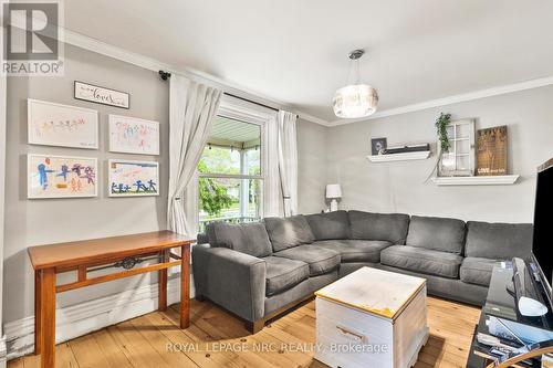 3436 Rittenhouse Road, Lincoln (Lincoln-Jordan/Vineland), ON - Indoor Photo Showing Living Room