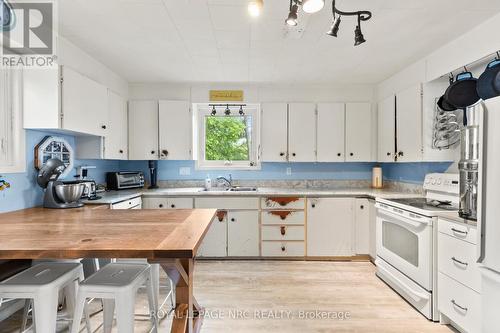 3436 Rittenhouse Road, Lincoln (Lincoln-Jordan/Vineland), ON - Indoor Photo Showing Kitchen With Double Sink