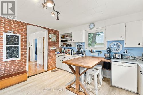 3436 Rittenhouse Road, Lincoln (Lincoln-Jordan/Vineland), ON - Indoor Photo Showing Kitchen With Double Sink