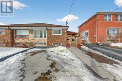ROOM - 12 KANARICK CRESCENT Toronto, ON M3L 1P4
