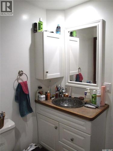 561 Dome Crescent, Burstall, SK - Indoor Photo Showing Bathroom