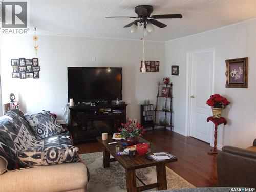 561 Dome Crescent, Burstall, SK - Indoor Photo Showing Living Room