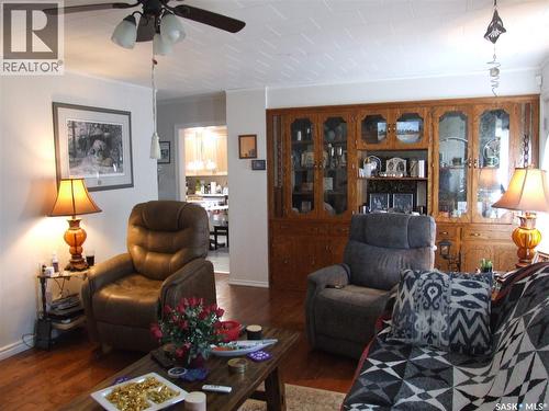 561 Dome Crescent, Burstall, SK - Indoor Photo Showing Living Room