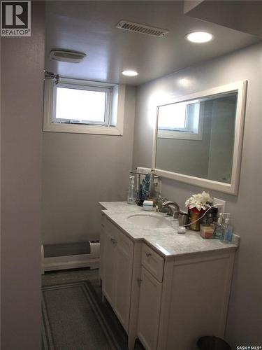 561 Dome Crescent, Burstall, SK - Indoor Photo Showing Bathroom