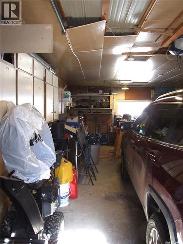 561 Dome Crescent, Burstall, SK - Indoor Photo Showing Garage