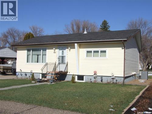 561 Dome Crescent, Burstall, SK - Outdoor