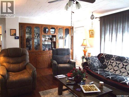 561 Dome Crescent, Burstall, SK - Indoor Photo Showing Living Room