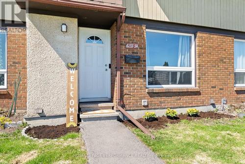 54 - 6255 SUNDOWN CRESCENT  Ottawa, ON K1C 2M1