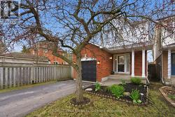 9 BROWNSTONE CRESCENT Clarington (Courtice), ON L1E 2Y1