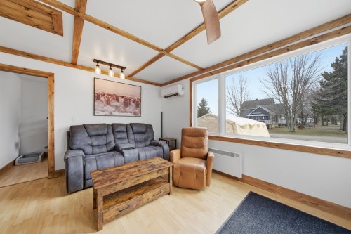 Living Room - 23 Rue Aldéas-Lachapelle, Saint-François-Du-Lac, QC - Indoor