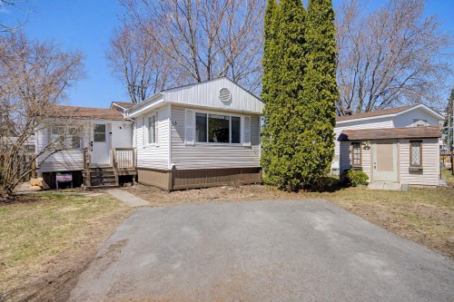 13 Rue des Bermudes  Saint-Jean-Sur-Richelieu, QC J2Y 1A5