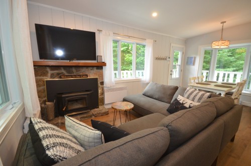 Salon - 112 Côte Commandant, Mont-Tremblant, QC - Indoor Photo Showing Living Room With Fireplace