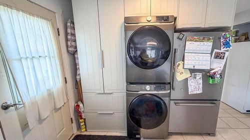 511 11Th Street, Cranbrook, BC - Indoor Photo Showing Laundry Room
