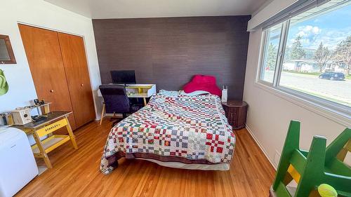 511 11Th Street, Cranbrook, BC - Indoor Photo Showing Bedroom