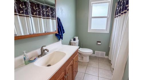 511 11Th Street, Cranbrook, BC - Indoor Photo Showing Bathroom