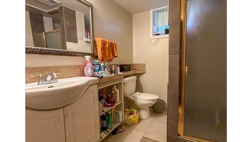 511 11Th Street, Cranbrook, BC - Indoor Photo Showing Bathroom