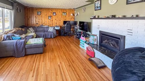 511 11Th Street, Cranbrook, BC - Indoor Photo Showing Living Room With Fireplace