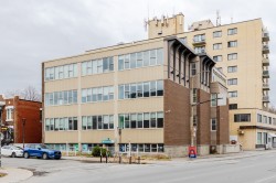 690 Boul. Crémazie E.  Montréal (Villeray/Saint-Michel/Parc-Extension), QC H2P 1E9