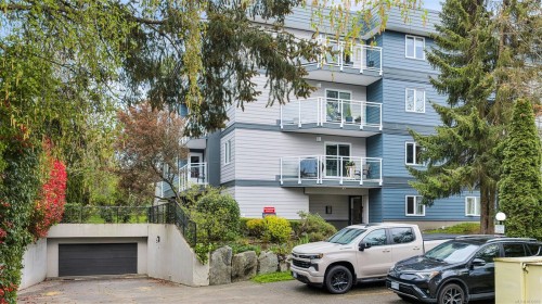 8-949 Cloverdale Ave  Saanich, BC V8X 2T4