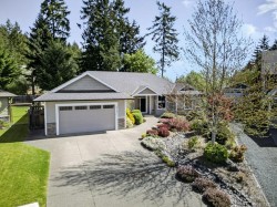 2791 Fife Pl Courtenay, BC V9N 4A6