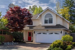 1660 Hampshire Rd Oak Bay, BC V8R 1G1