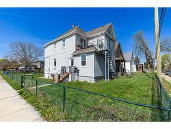 1104 CATARAQUI Windsor, ON N9A 3R1