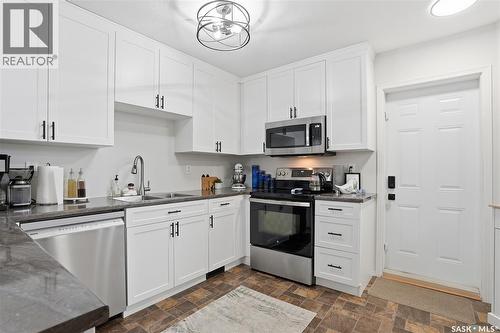 12 80 Berini Drive, Saskatoon, SK - Indoor Photo Showing Kitchen With Double Sink