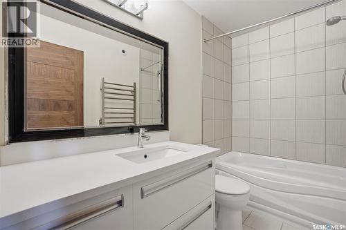 516 Pichler Way, Saskatoon, SK - Indoor Photo Showing Bathroom