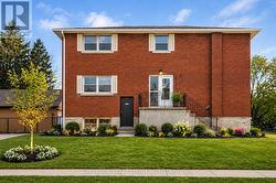 7 BALMORAL DRIVE  Kitchener, ON N2M 2J7