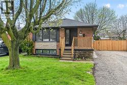 170 FERNWOOD Crescent  Hamilton, ON L8T 3L4