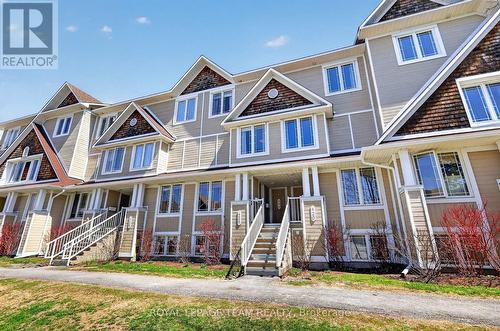 13 - 424 HILLSBORO PRIVATE  Ottawa, ON K2M 3A8