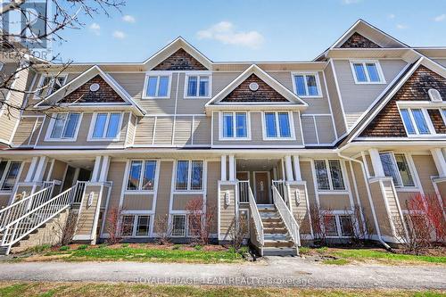 13 - 424 HILLSBORO PRIVATE  Ottawa, ON K2M 3A8