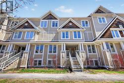 13 - 424 HILLSBORO PRIVATE  Ottawa, ON K2M 3A8